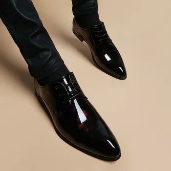 2021 Službena Poslovna Muška Kožna Obuća Modna Obuća s oštrim vrhom od manekenske Cipele Topla Ured za Svadbene Cipele Oxford Casual Muške Cipele