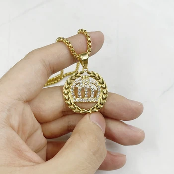 Zlatna boja Crown Privjesak Ogrlicu Sa šljokicama Za Žene i muškarce Nakit Od nehrđajućeg čelika Pokloni Za Rođendan u rasutom stanju